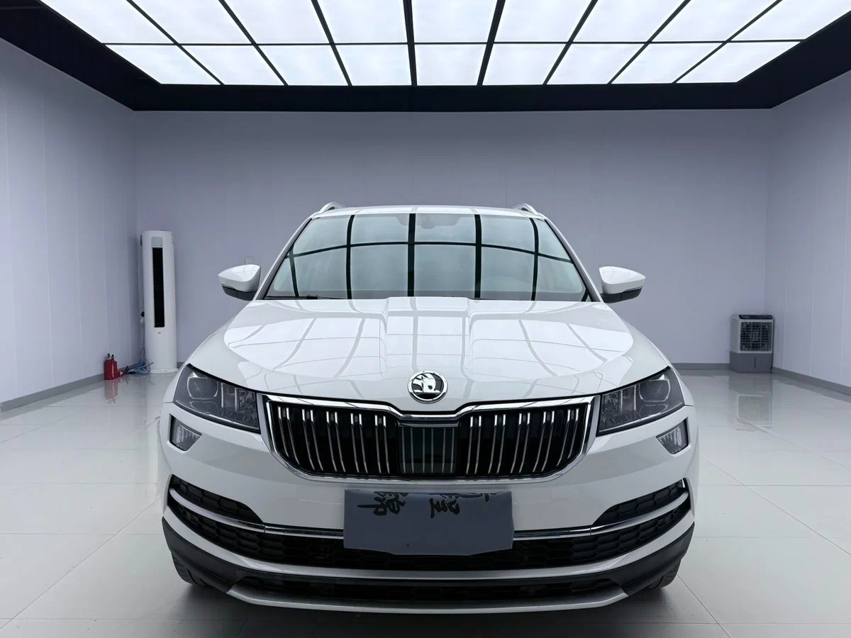 Skoda Karoq купить по цене от 938 000 рублей