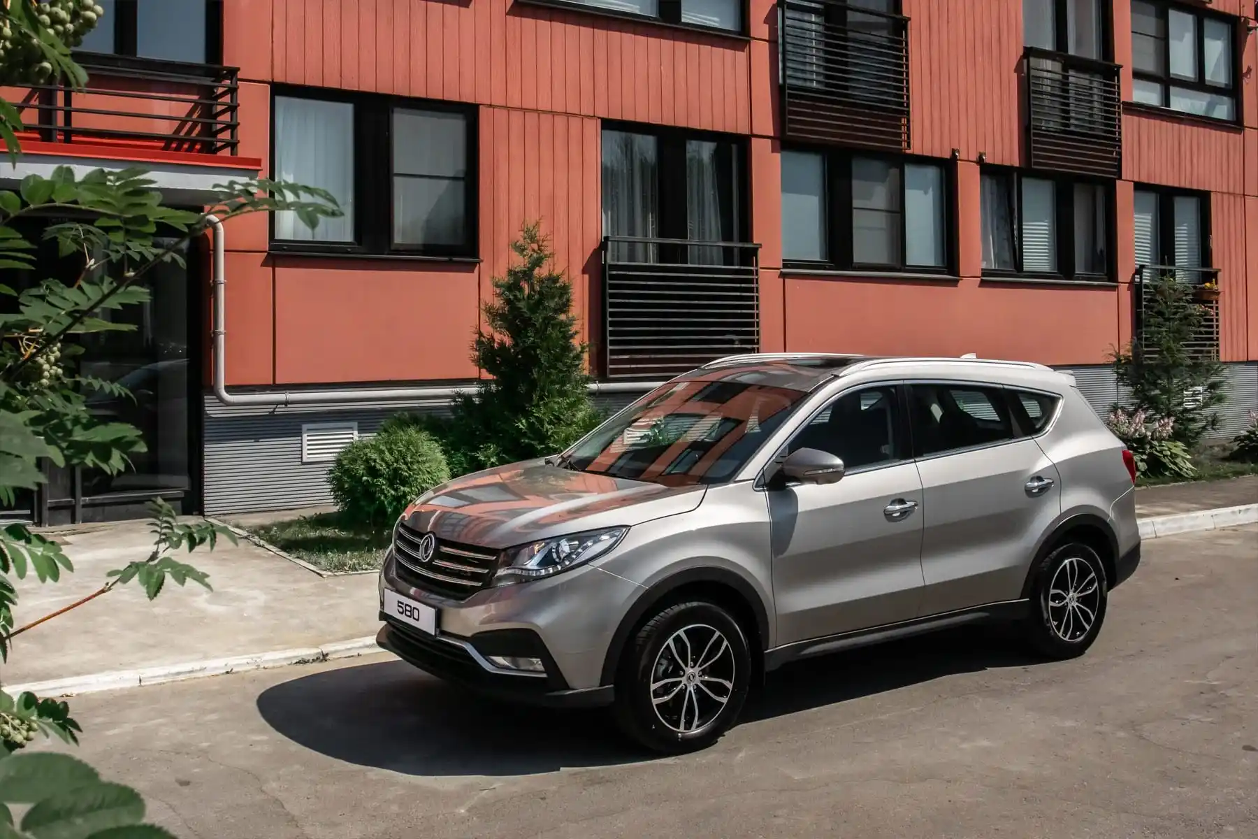 Dongfeng 580 с салона по цене от 1 007 000 рублей